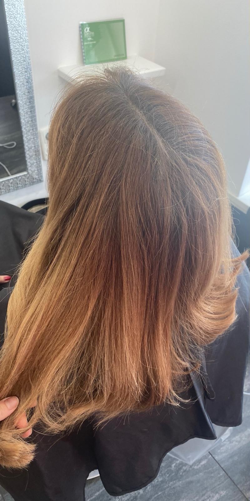 Vorher: Haare vor der Behandlung im Salon Neli